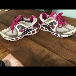 Woman’s NIKE sneakers